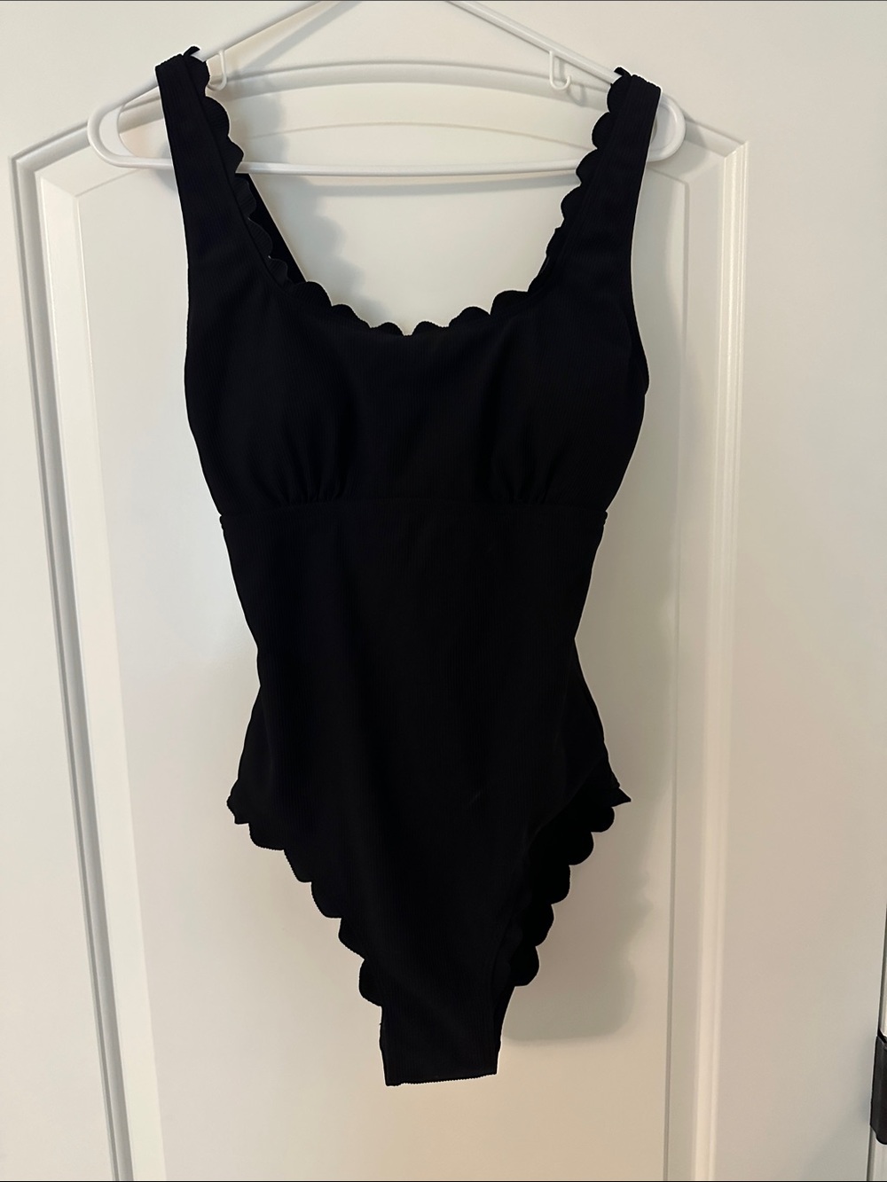 Charmo Women’s Black Scallop-Edge One Piece Swimsuit Size Small